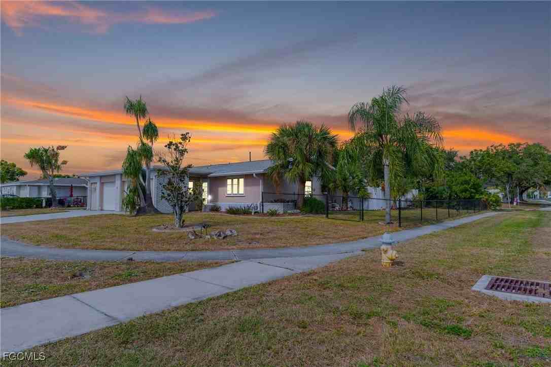 6004 Deming Ave - Photo 4 of 32