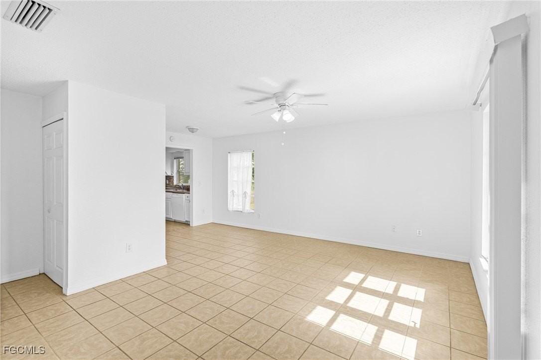 6004 Deming Ave - Photo 7 of 32