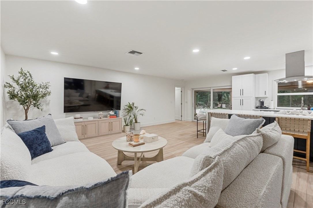 2412 La Salle Ave - Photo 2 of 48