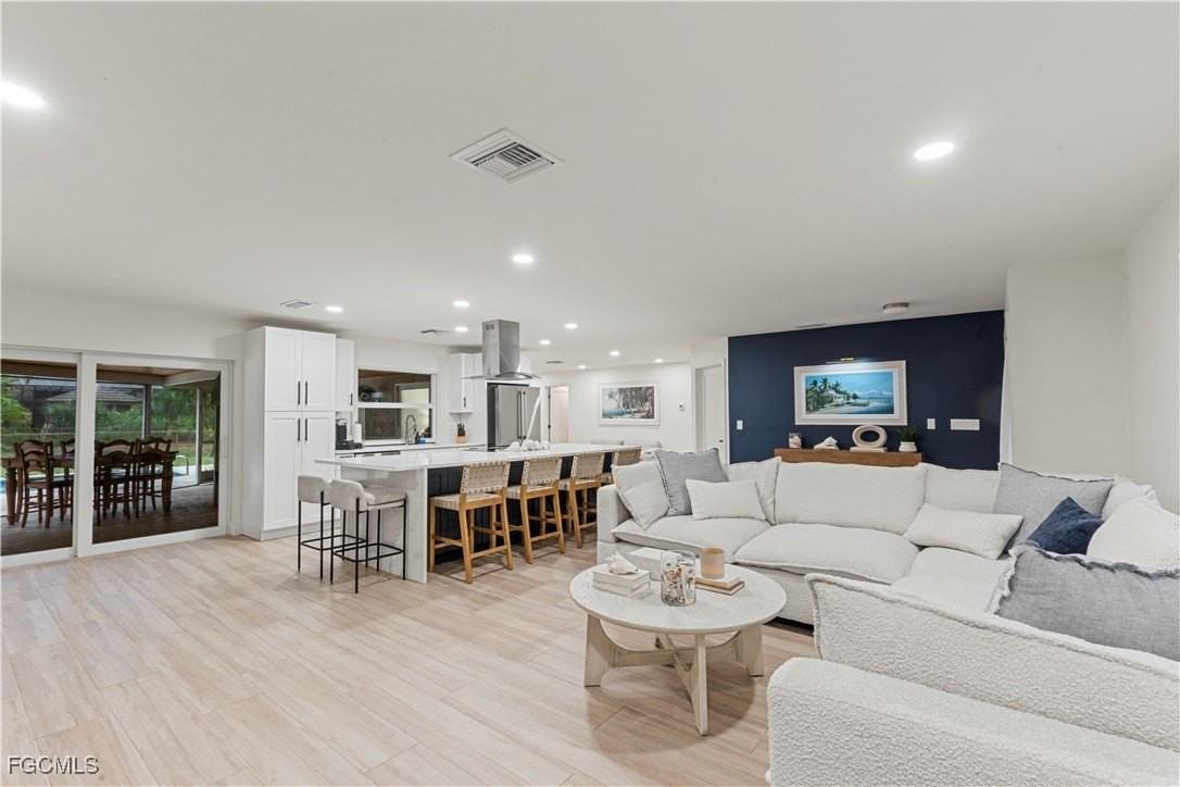 2412 La Salle Ave - Photo 4 of 48