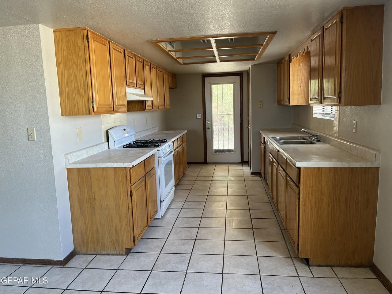 2601 Jefferson Ave - Photo 2 of 24