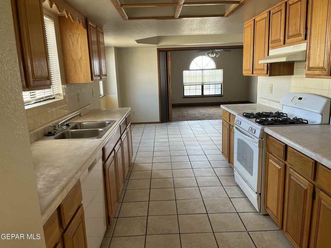 2601 Jefferson Ave - Photo 3 of 24