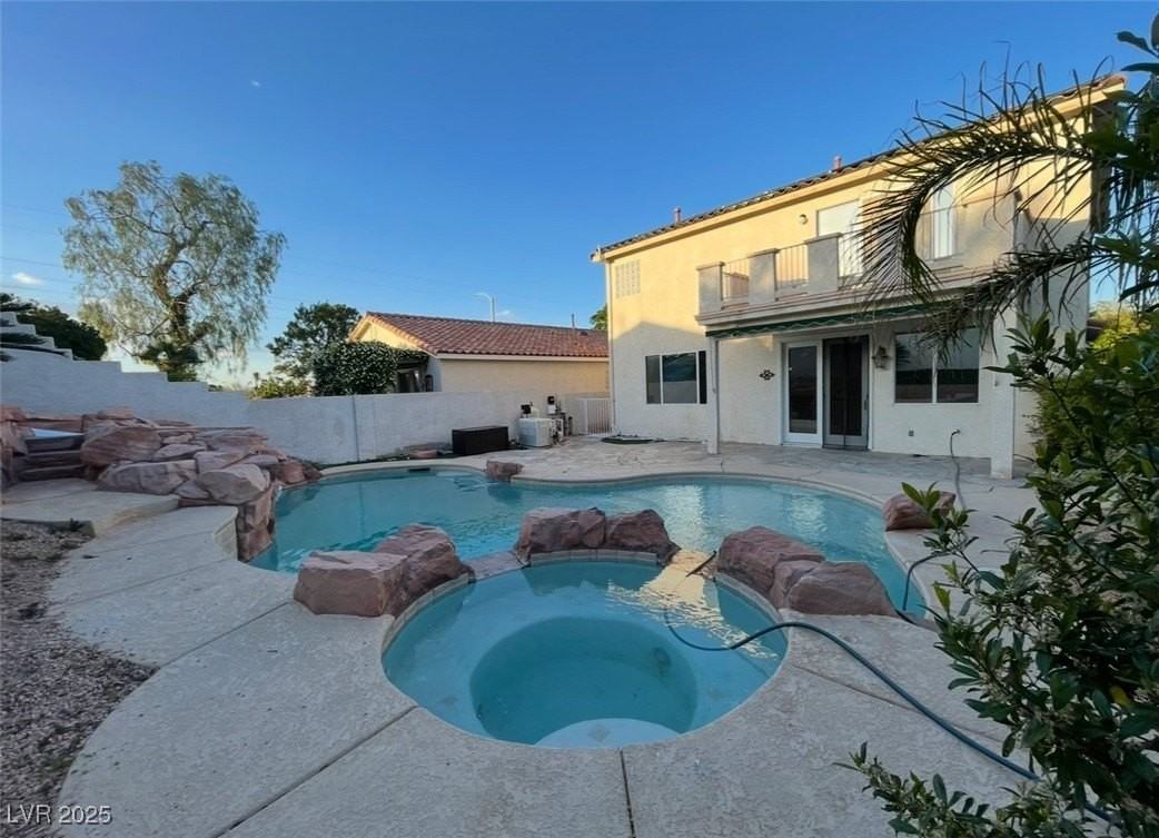 2289 Surrey Meadows Avenue - Photo 3 of 7