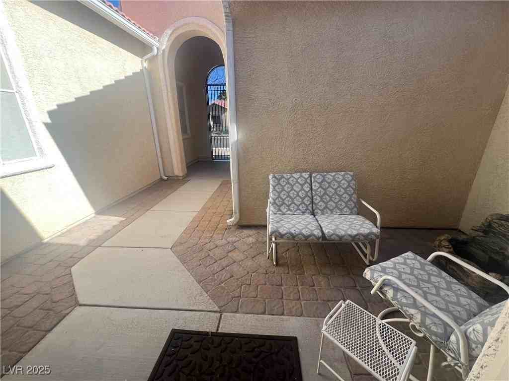 6625 Arbor Bluff Ct - Photo 3 of 44