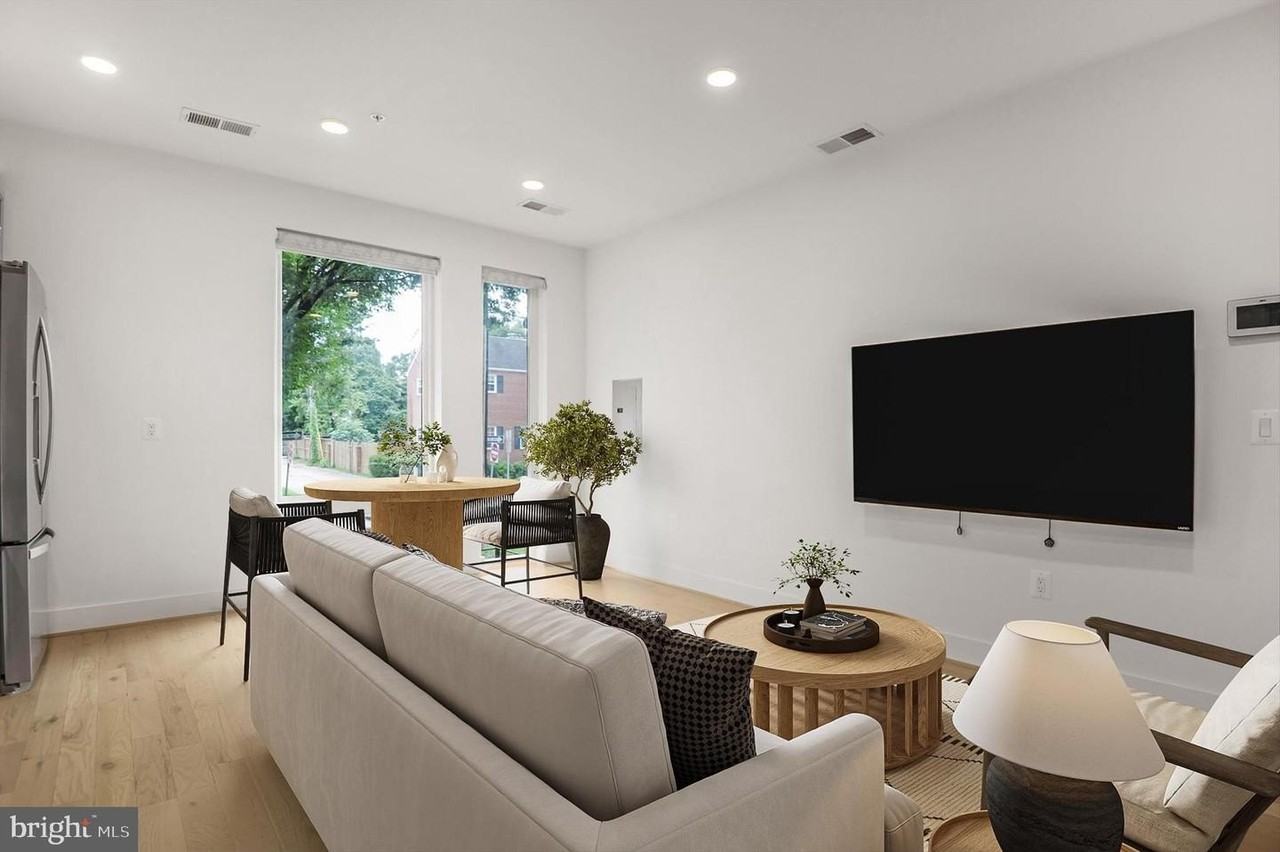 4339 Harrison St Nw - Photo 4 of 14