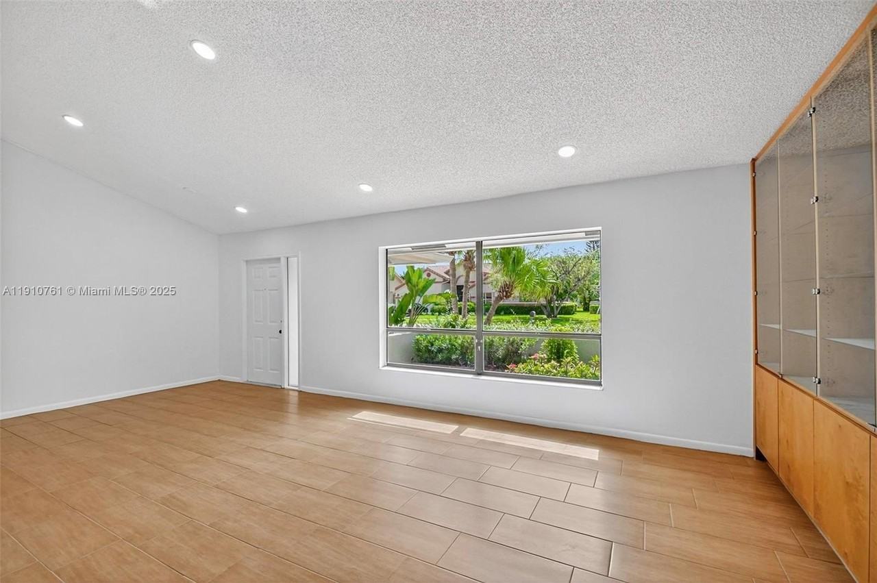 9721 Majestic Way - Photo 6 of 50