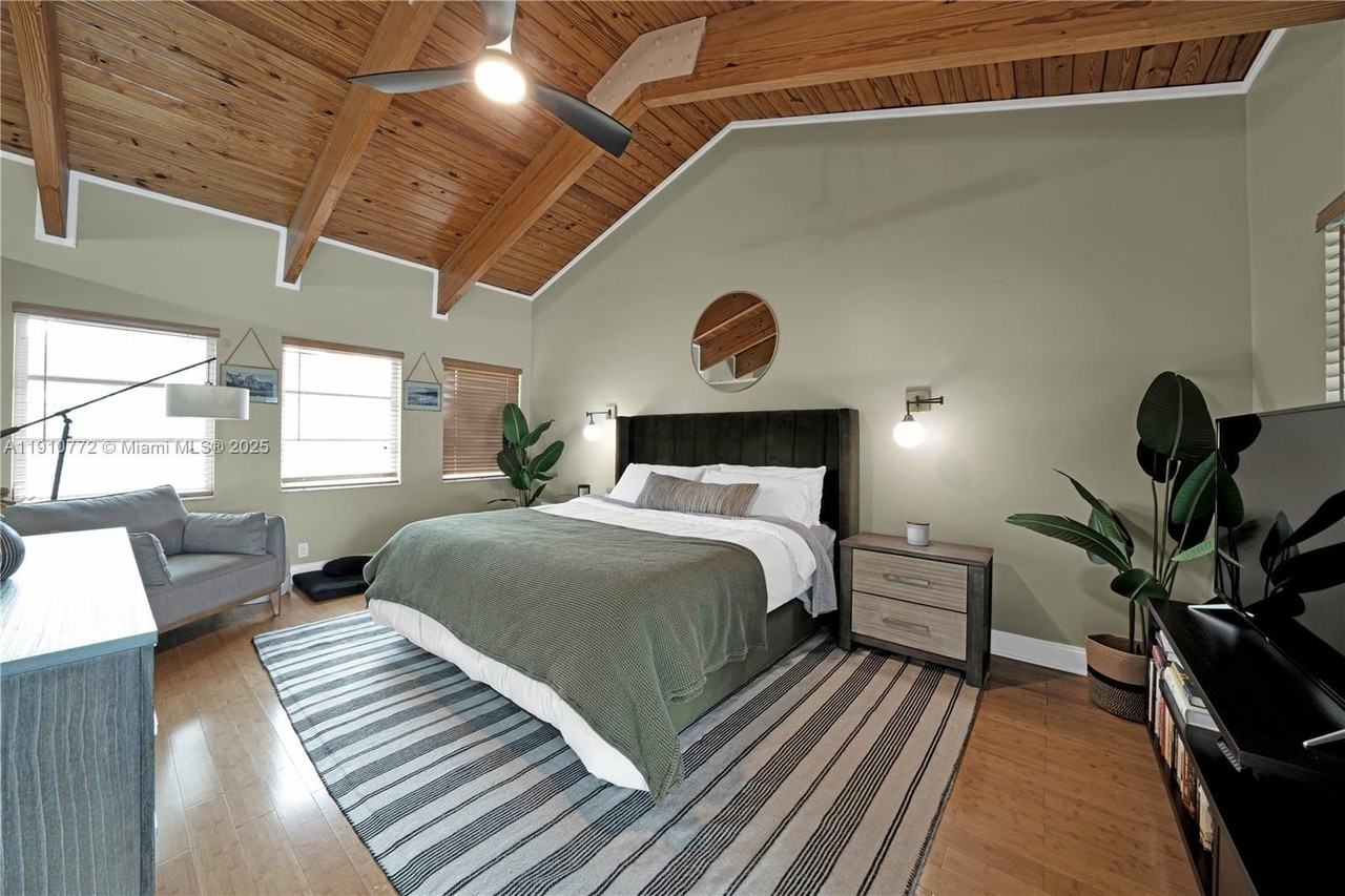 18900 Belview Dr - Photo 4 of 29