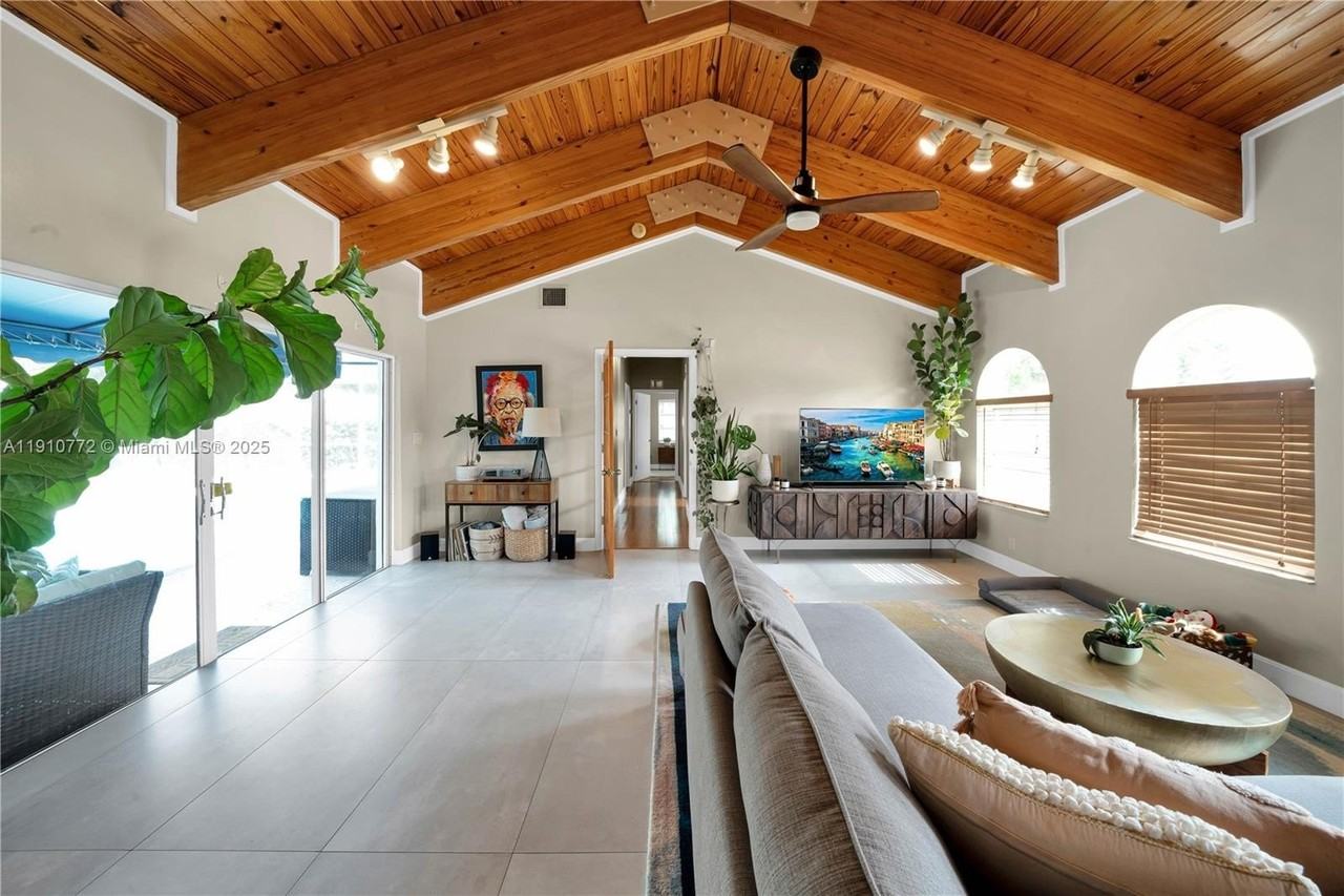 18900 Belview Dr - Photo 7 of 29