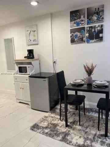 2215 Mayo St - Photo 4 of 14