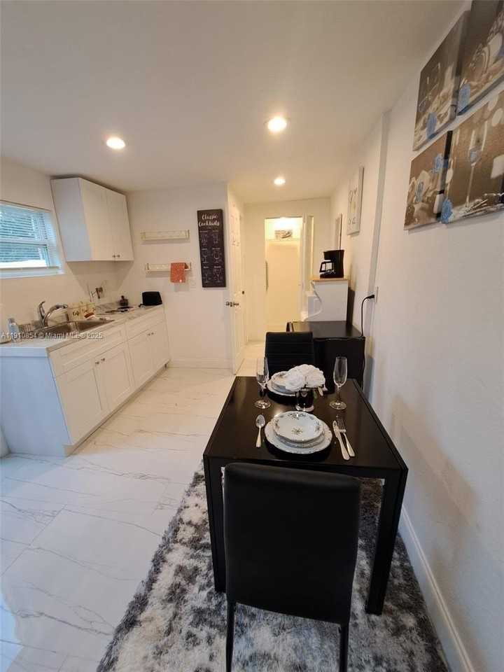 2215 Mayo St - Photo 7 of 14