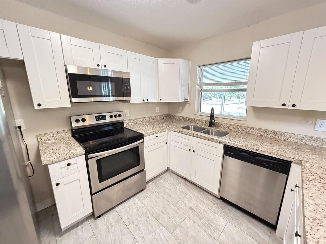 13670 Highland Rd - Photo 6 of 50