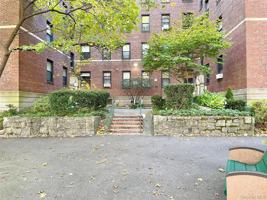 featured image of 321 Larchmont Acres #1B