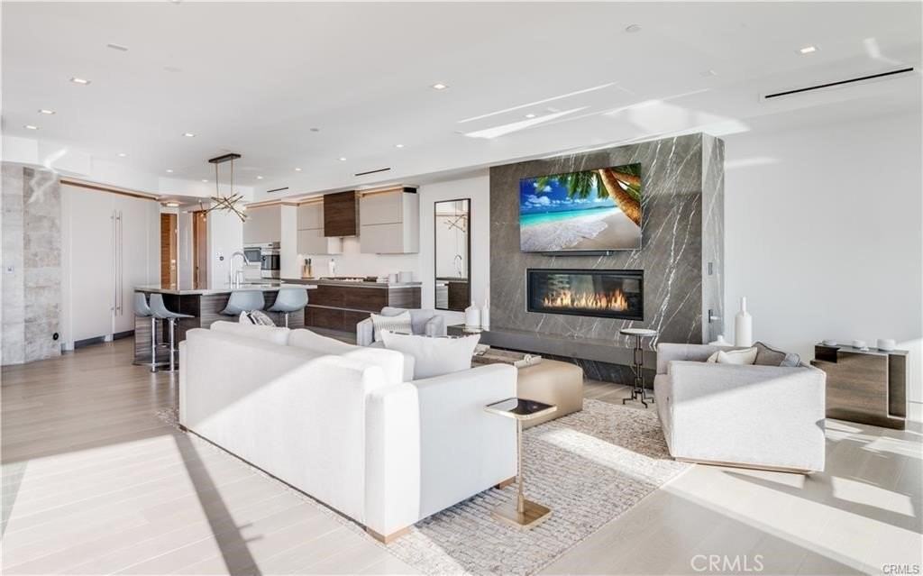 810 Esplanade #C - Photo 4 of 34