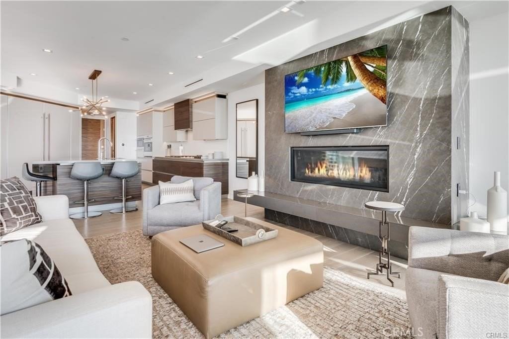 810 Esplanade #C - Photo 5 of 34