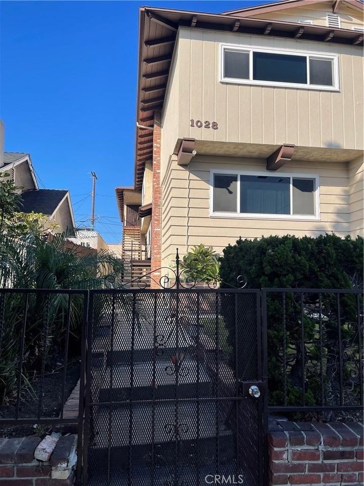 1028 W 8th St #4 - Photo 2 of 13