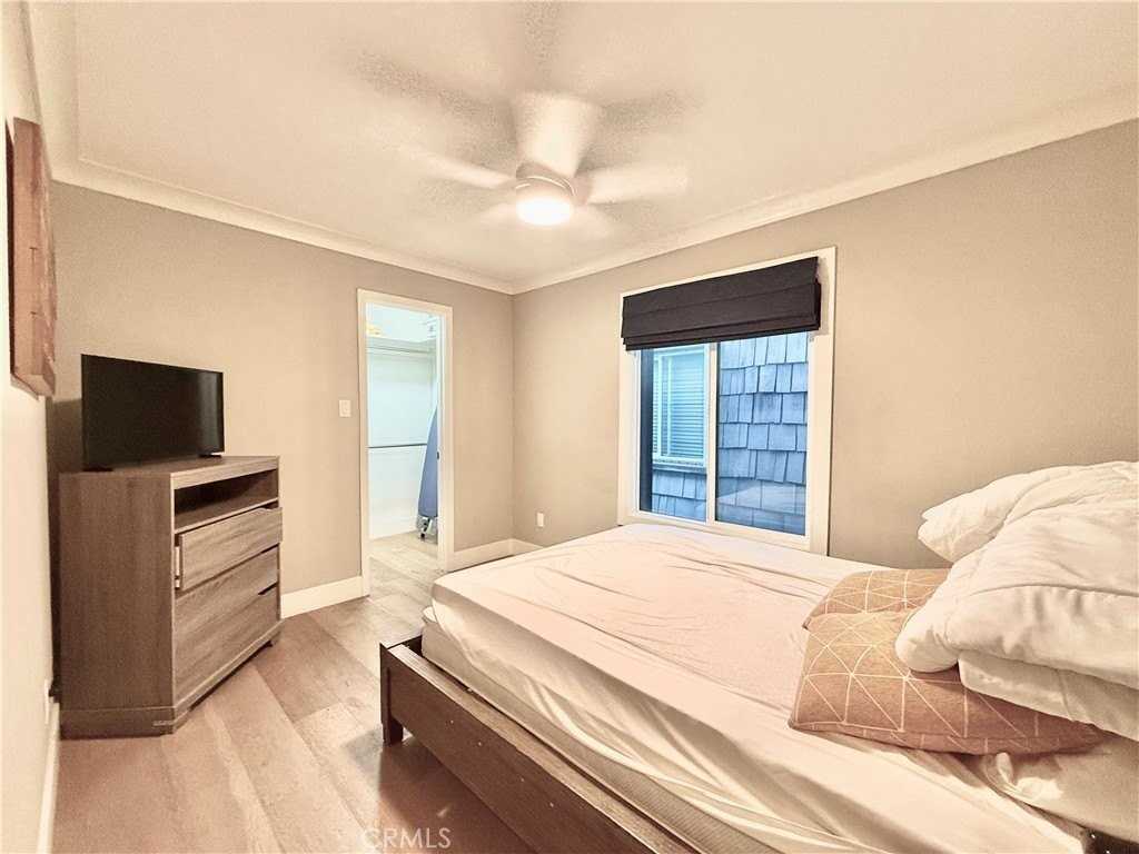 312 36th St - Photo 5 of 9