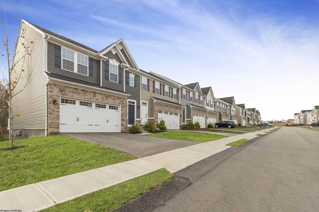 248 Stonehurst Dr - Photo 2 of 41