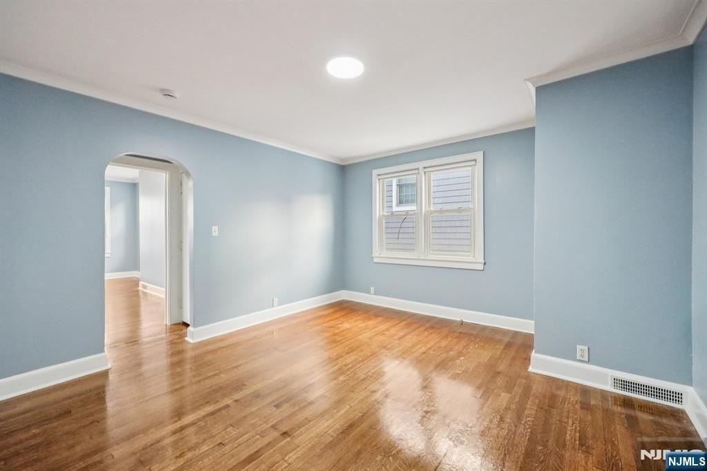 320 Orient Way - Photo 5 of 40