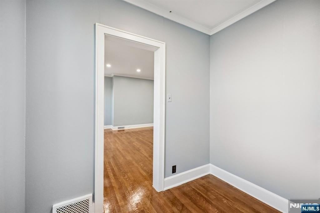 320 Orient Way - Photo 6 of 40