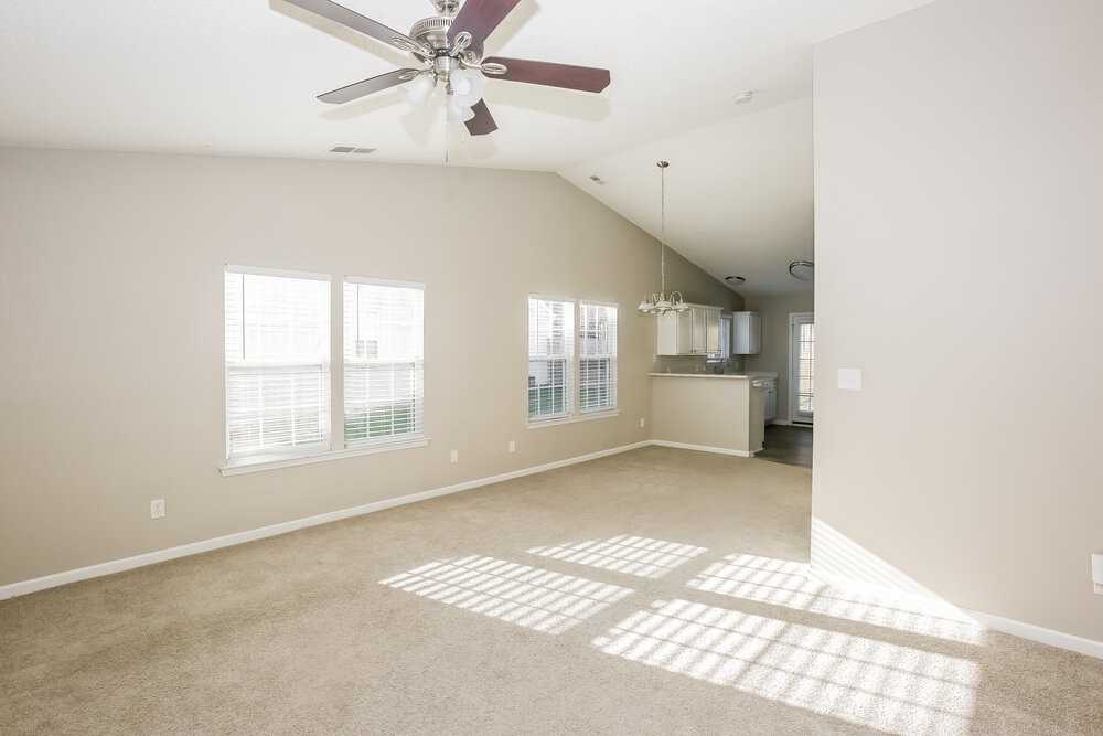 4006 Salmon River Dr - Photo 4 of 16