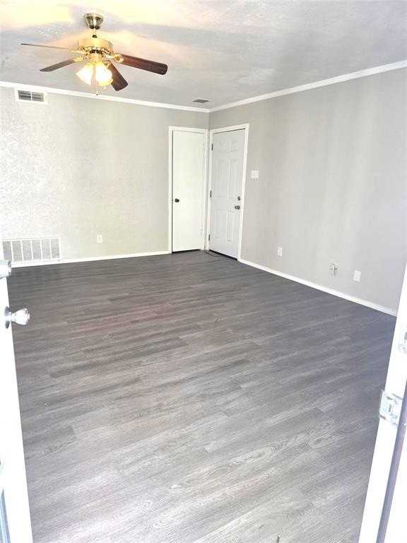 8805 N Normandale St - Photo 3 of 14