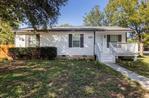 featured image of 1123 E Sycamore St