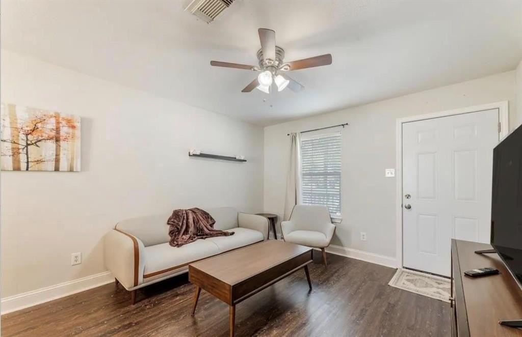 1123 E Sycamore St - Photo 7 of 11