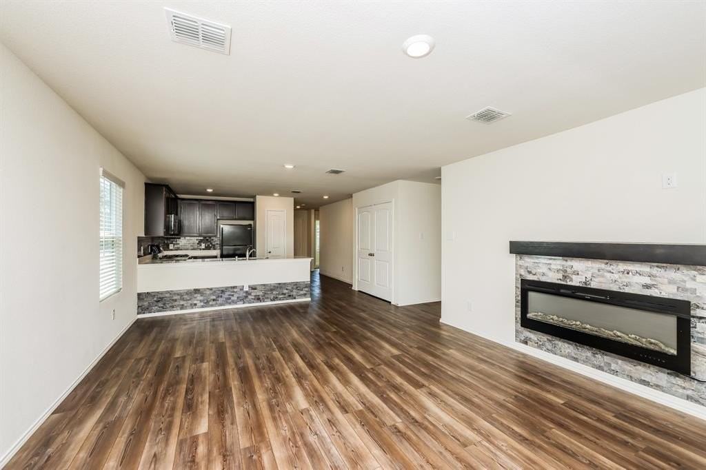 4340 Johnstown Ln - Photo 4 of 16