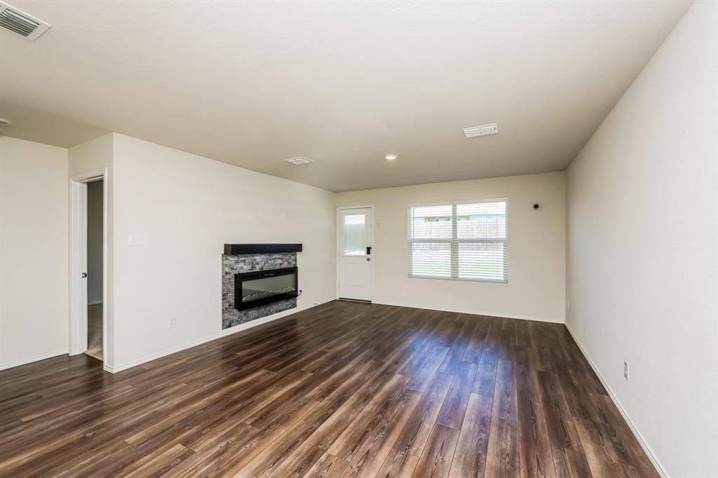 4340 Johnstown Ln - Photo 5 of 16