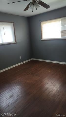 8272 E Outer Dr - Photo 6 of 15