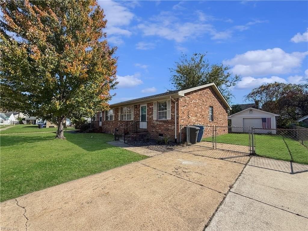 5505 Thompkins Ct #B - Photo 3 of 25