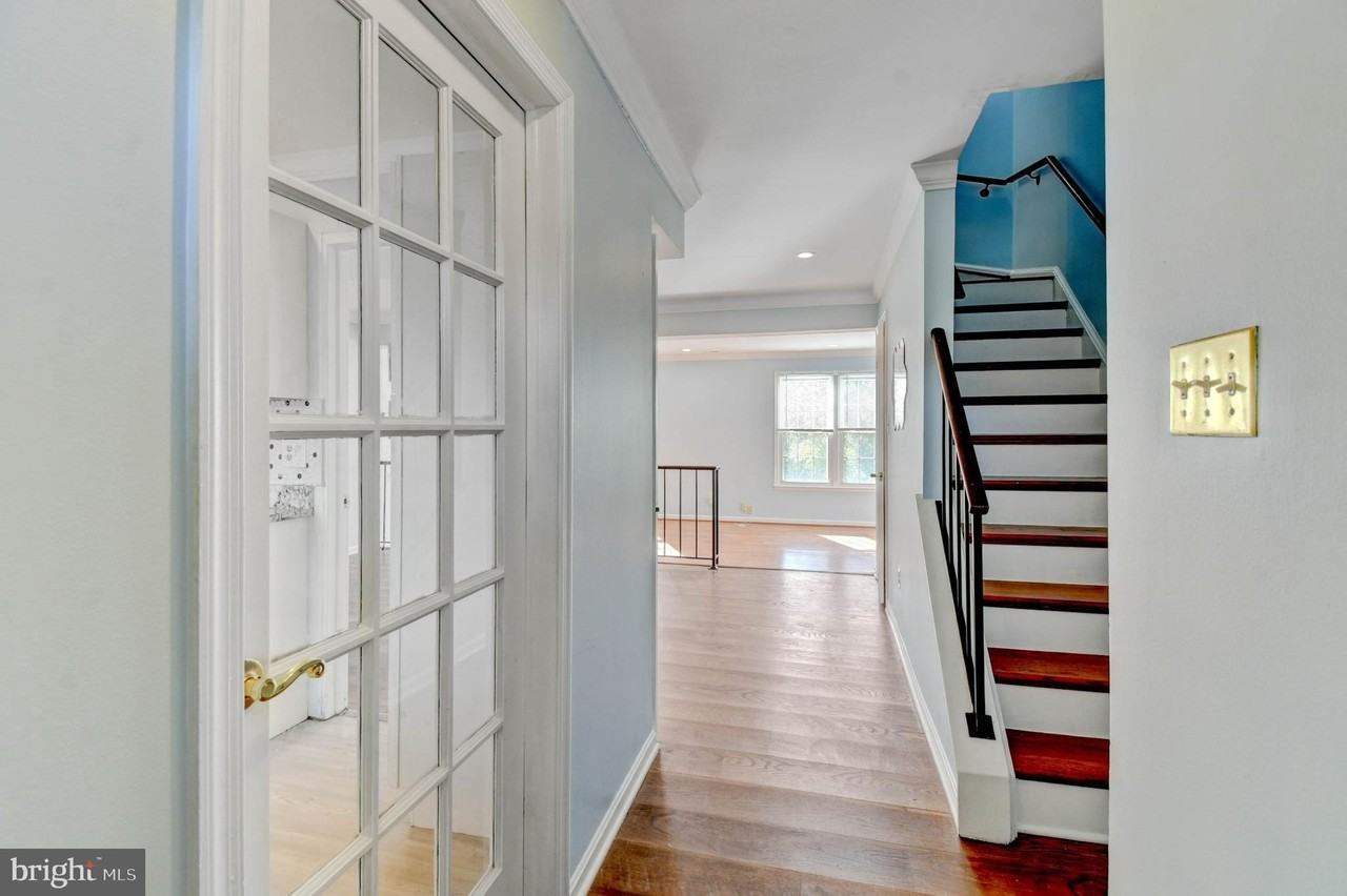 4472 Ruggles Ct - Photo 4 of 33