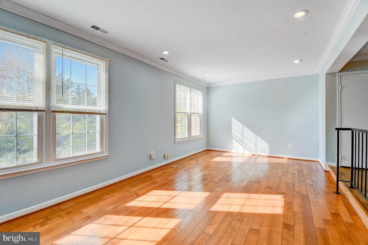 4472 Ruggles Ct - Photo 5 of 33