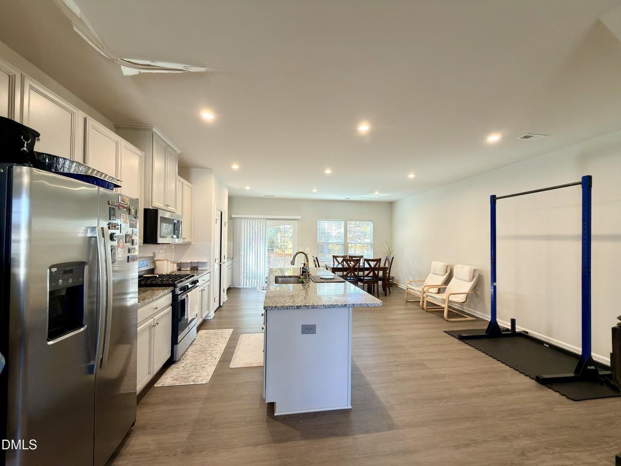 1110 Romeria Dr - Photo 7 of 38