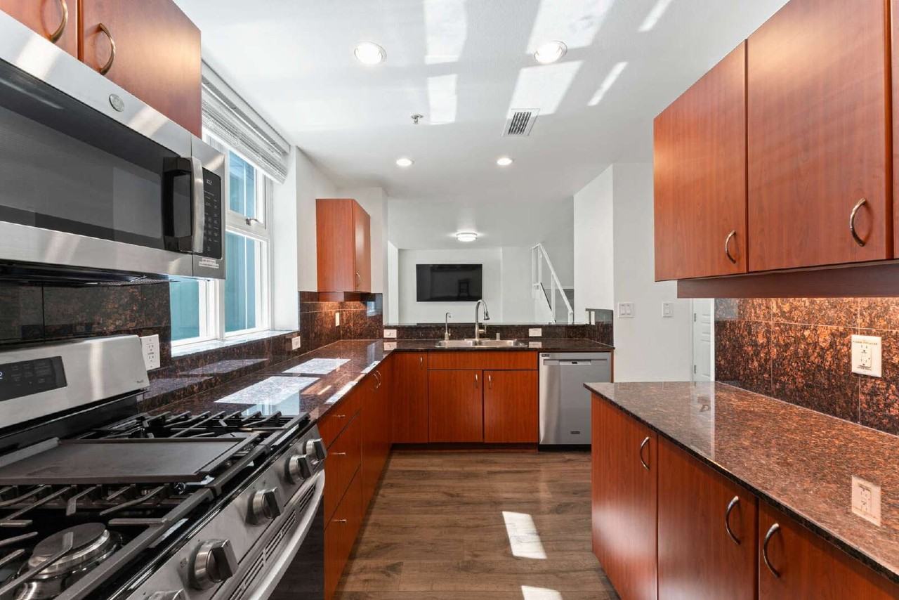 300 West Beech Street #2 - Photo 3 of 28