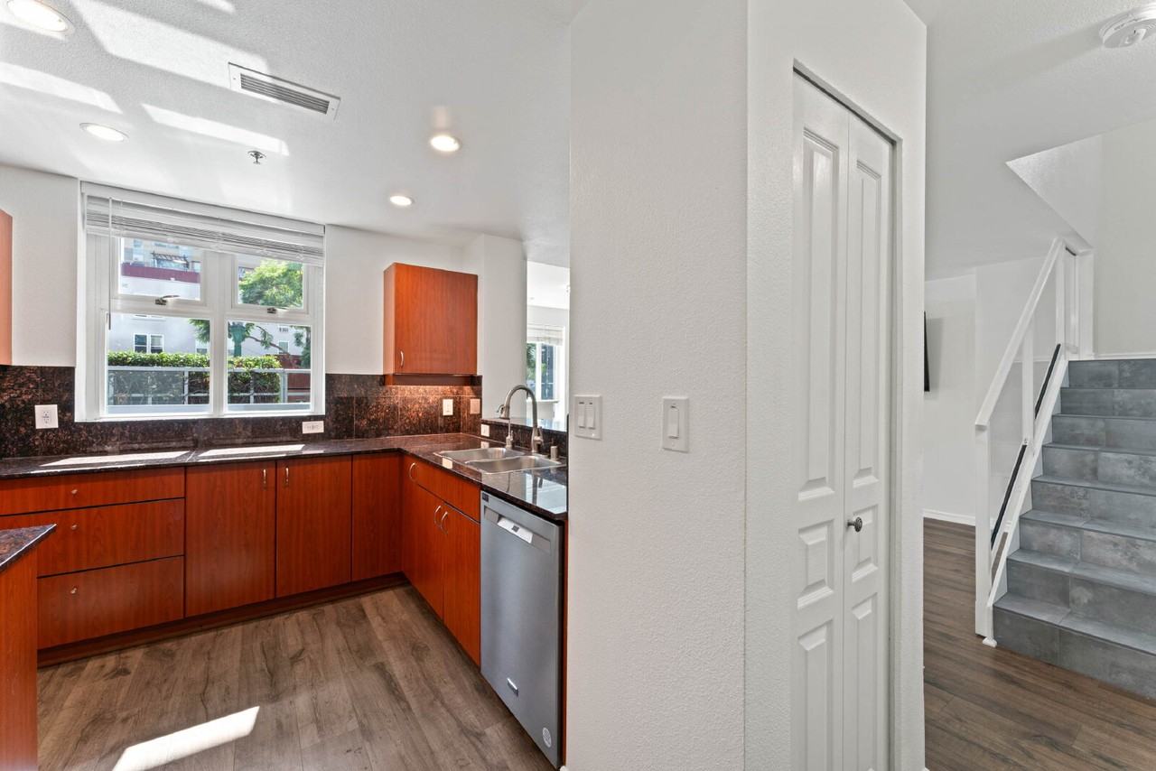 300 West Beech Street #2 - Photo 4 of 28