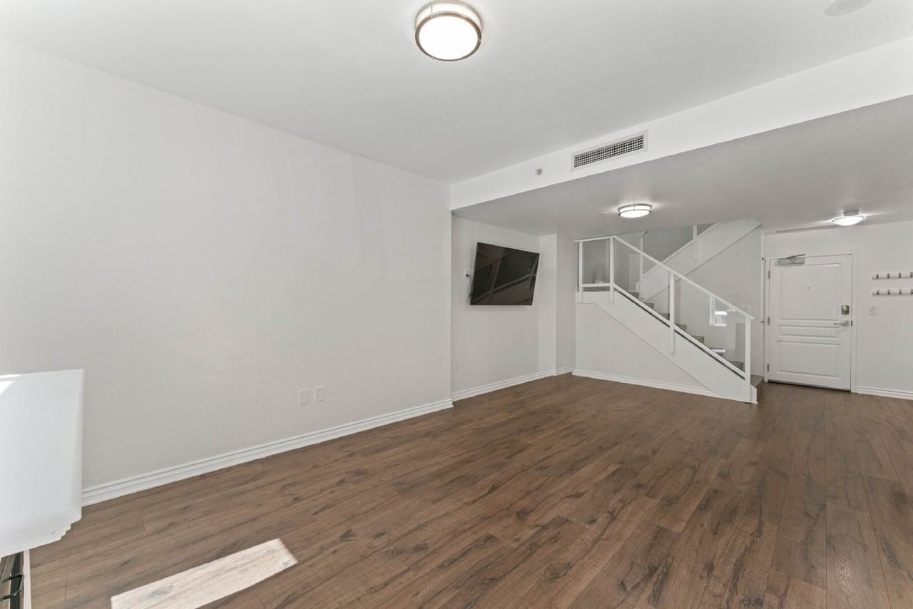 300 West Beech Street #2 - Photo 5 of 28