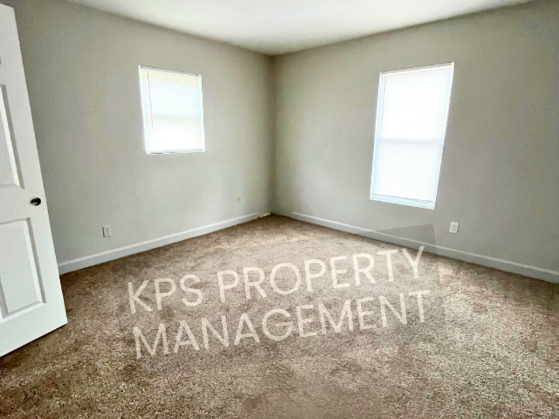 665 S Kansas Ave - Photo 5 of 8