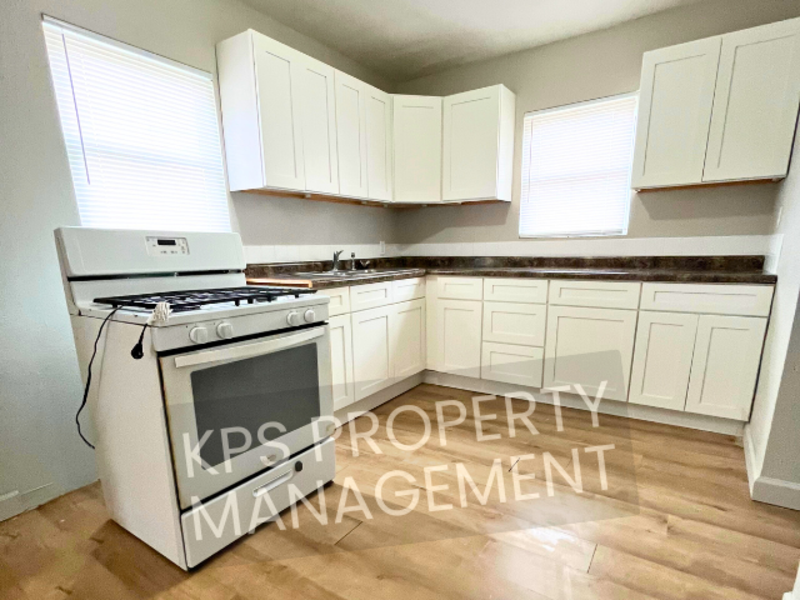 665 S Kansas Ave - Photo 6 of 8