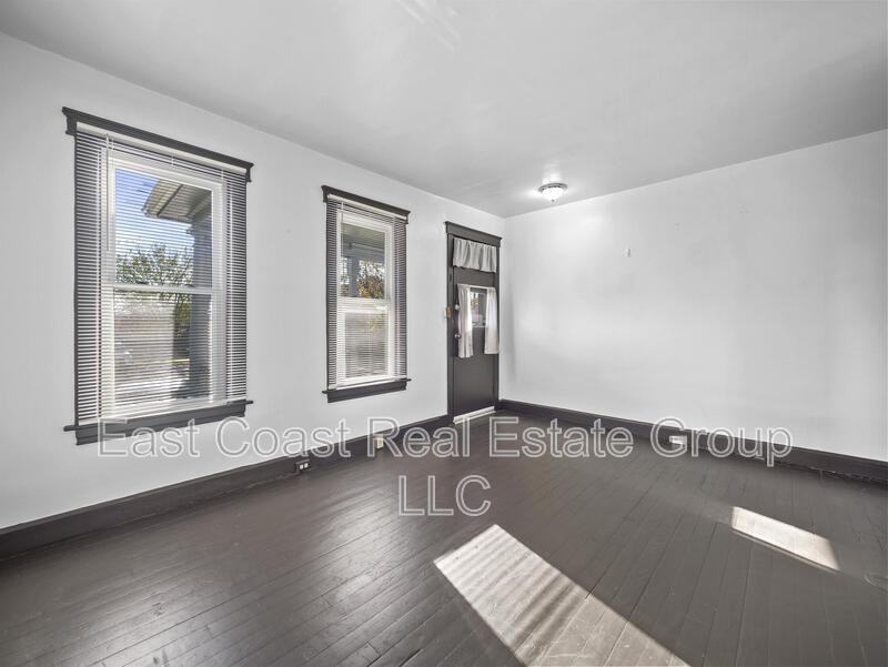 111 West Side Avenue - Photo 3 of 29