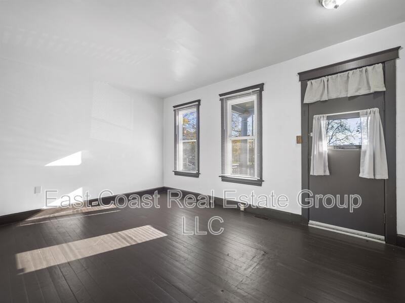 111 West Side Avenue - Photo 4 of 29