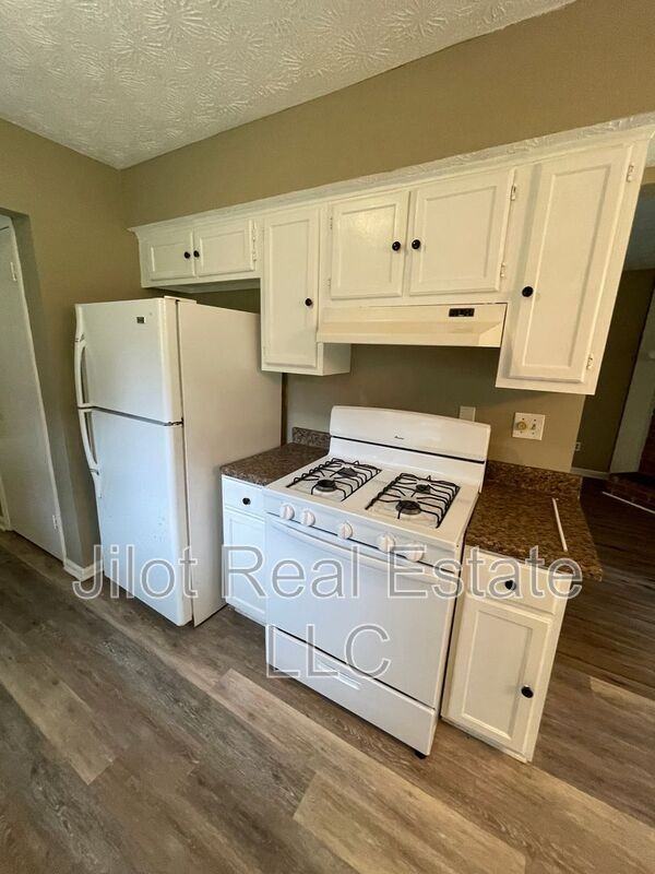 372 Riverbrook Trl - Photo 5 of 19