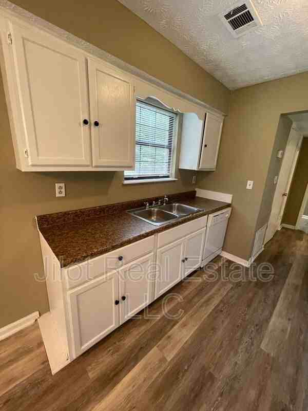 372 Riverbrook Trl - Photo 7 of 19