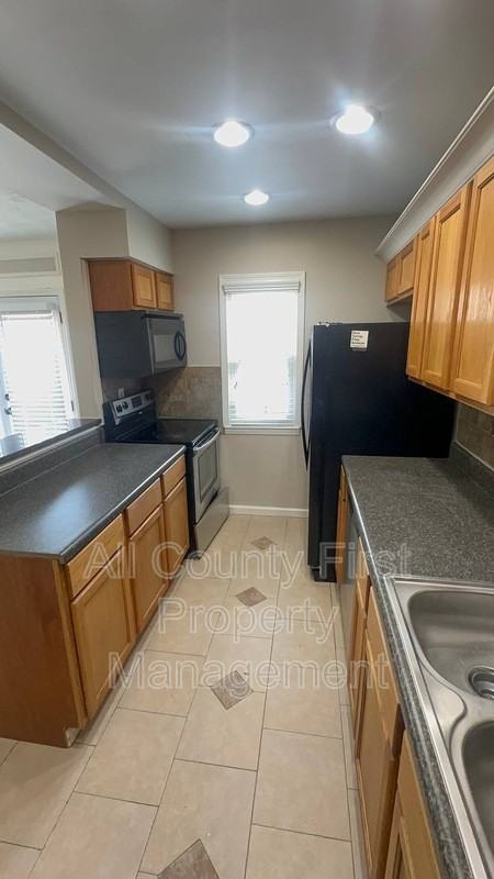 3162 Citrus Ct - Photo 3 of 9