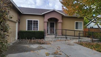 featured image of 917 West Greenhead Street