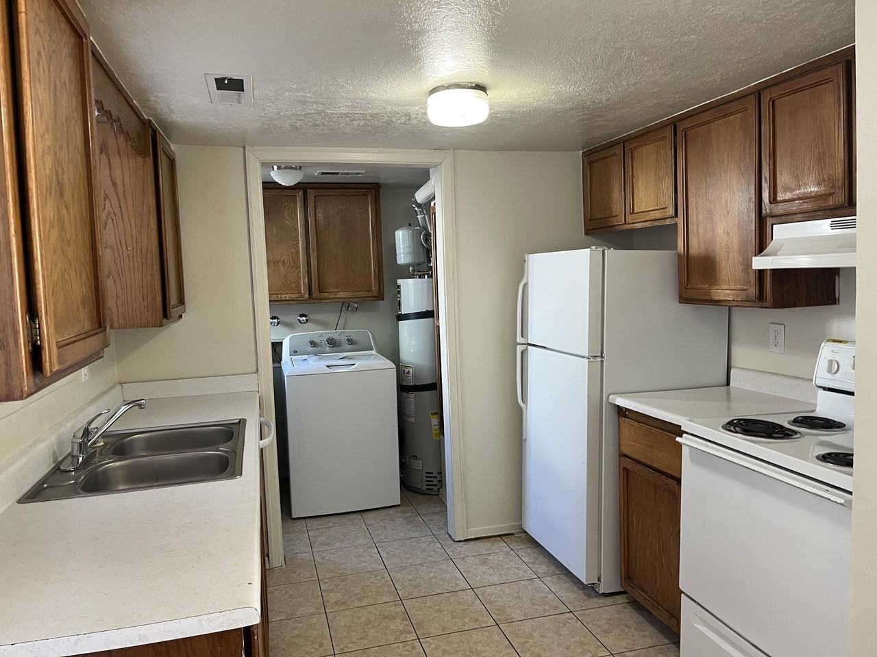 804 Ortiz Dr Se - Photo 3 of 13