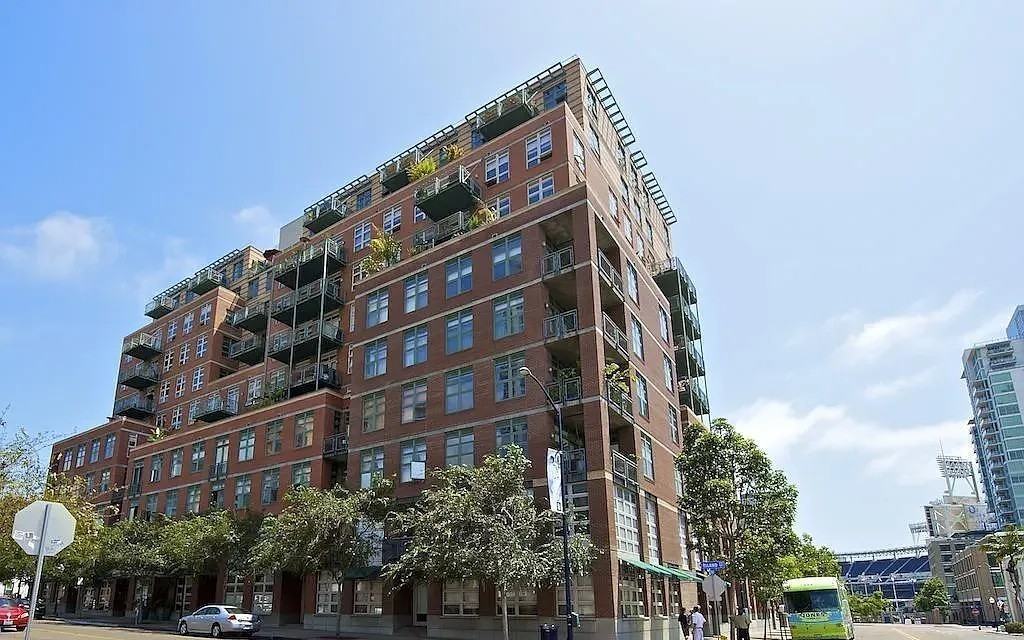 877 Island Ave - Photo 2 of 24