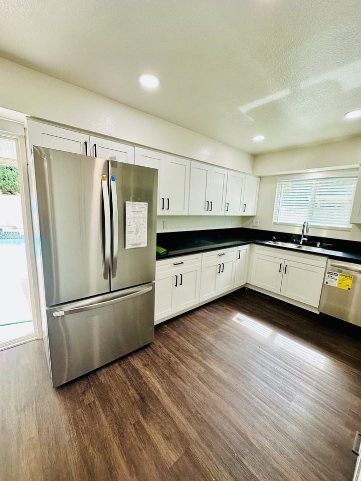 5233 Countryside Drive - Photo 3 of 33