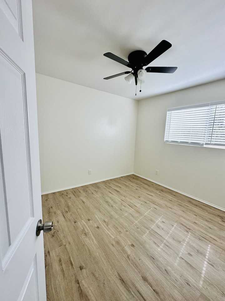 5233 Countryside Drive - Photo 7 of 33