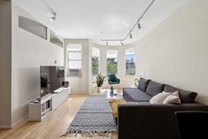 featured image of 425 Alma St